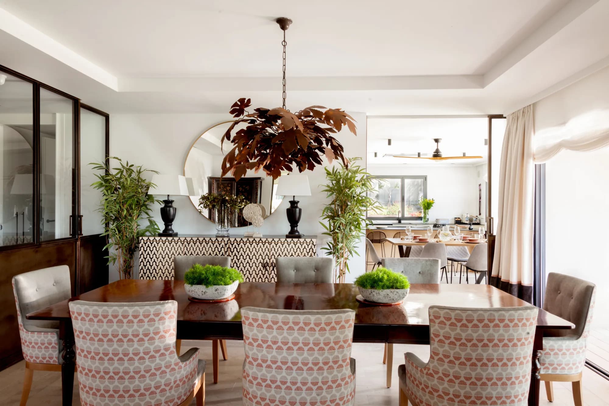 Salón con vistas a jardín en Pozuelo por Santayana Home