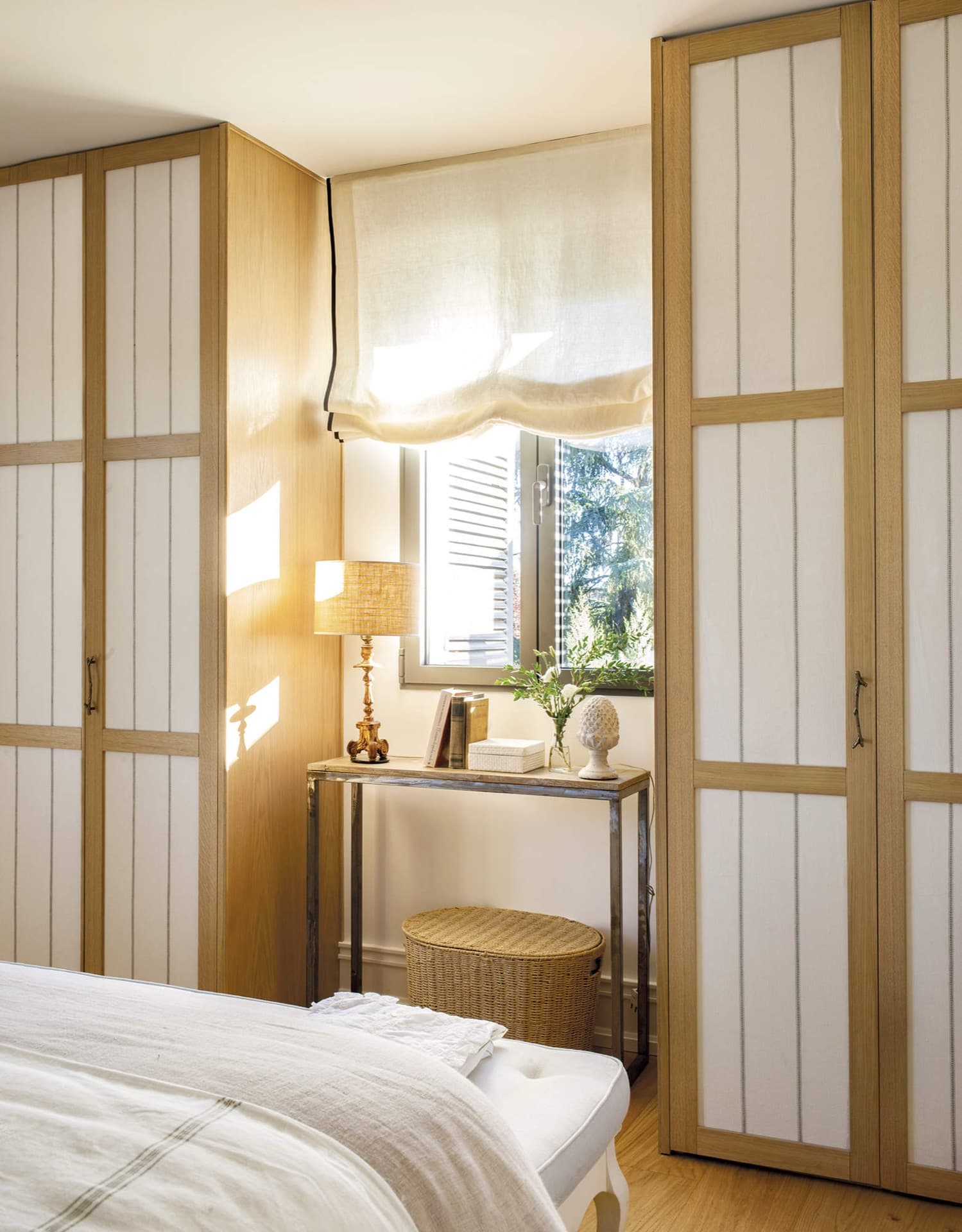 Dormitorio con tocador de Casa del Jardín