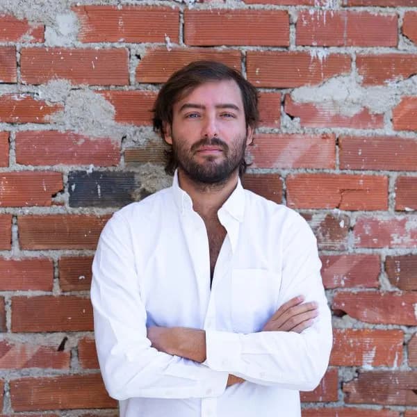 Salvador Riestra — Tecnología & Operaciones en Santayana Home